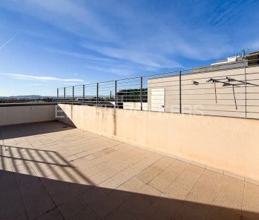 Valencia - Photo 2