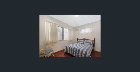 Low Maintenance, Spacious Home with Retro Charm & Room for the Whole Family! - Photo 2