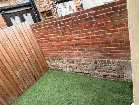 1 Bed Bungalow, Mellison Road, SW17 - Photo 5