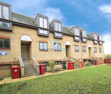 Honeysuckle Court, Colnebrook, SL3 - Photo 1