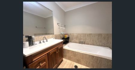 Three bedroom charming rental in Southport - Photo 2