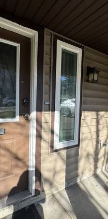 3 Bedroom TOP LEVEL Home! Central Location at 124/224th - PET FRIENDLY - Photo 1