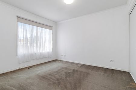 Three bedroom townhouse in the heart of Croydon - Photo 3