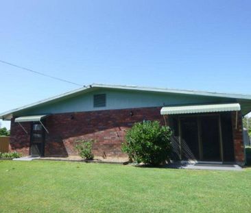 LARGE HOME WITH SHED ! - Photo 1