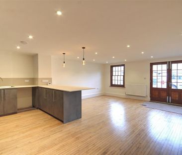 4 bedroom semi-detached house to rent - Photo 1