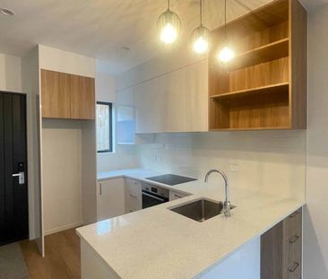 A charming two bedroom home in a prime location! - Photo 3