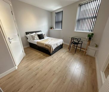 6 bedroom terraced house to rent - Photo 3