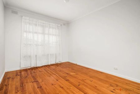 “NEAT AS A PIN | HEATING AND COOLING | EASY ACCESS TO TRANSPORT” - Photo 3