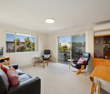 Sun-Filled Top Floor Apartment with North-East Aspect - Photo 1