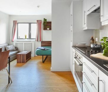 1 bedroom in a flat share to rent - Photo 2