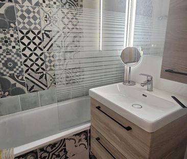 Location Appartement 2 pièces 25m² VALLAURIS 06220 - Photo 2