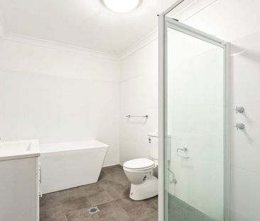 SPACIOUS TWO BEDROOM APARTMENT - Photo 6