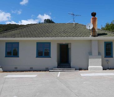 Freshly Refurbished Three-Bedroom Home - Photo 4