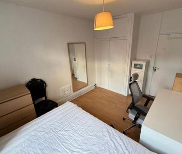 4 bedroom flat share to rent - Photo 3