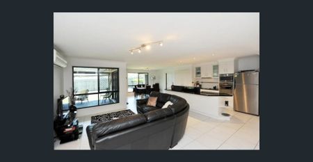 Large Family Home + Shed! - Photo 3