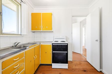 Charming 3-Bedroom Home in a quiet street! - Photo 4