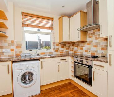 2 bedroom maisonette to rent - Photo 2