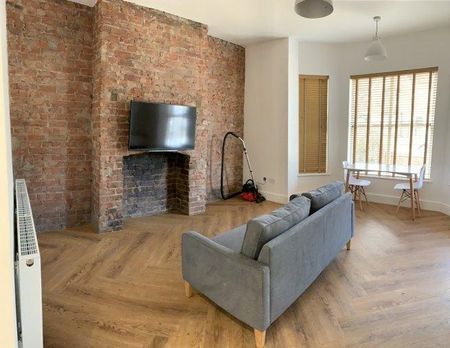 1 bedroom in a house share to rent - Photo 2