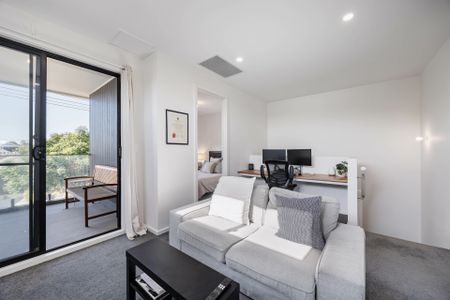 Stylish, Low-Maintenance Townhouse in Prime Location - Photo 3