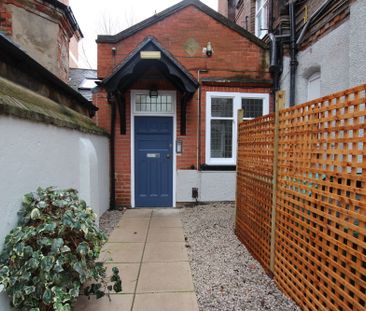 4, 5 Cavendish Crescent South - Photo 2