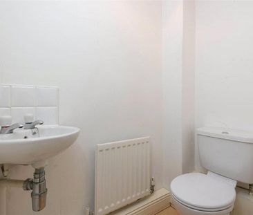 2 bedroom end of terrace house to rent - Photo 2