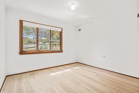 Neat 3 Bedroom Home, Great Location! - Photo 4
