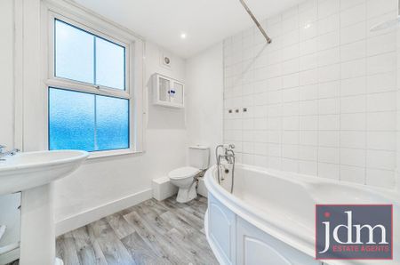 3 bedroom terraced house to rent - Photo 5