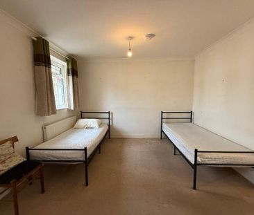 4 bedroom terraced house to rent - Photo 1