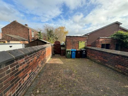 Rainshaw Street, Royton - Photo 3