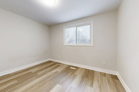 For Lease - 99 Fred Cook Drive Unit# Main, Bradford West Gwillimbury, Ontario - Photo 3