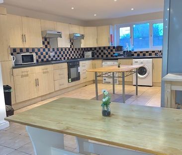 13 Bedroom Student Home – Glynrhondda Street - Photo 3