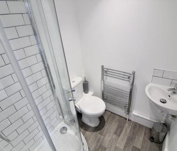 1 bedroom in a house share to rent - Photo 6