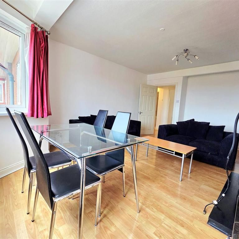 2 bedroom flat to rent - Photo 1