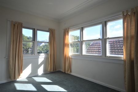 STROLL TO THE STATION - Perfectly Located - Photo 2