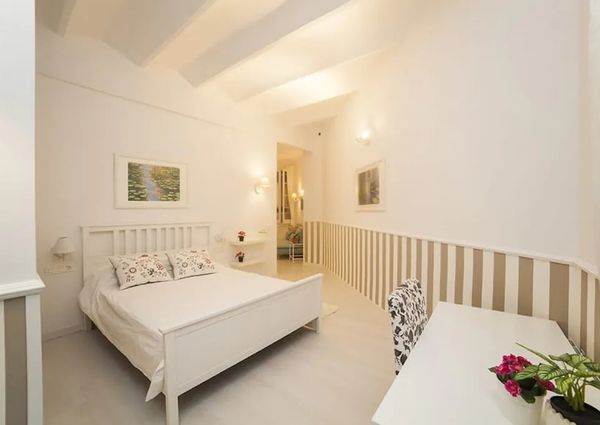 Ronda de Sant Antoni, Barcelona, Catalonia 08001