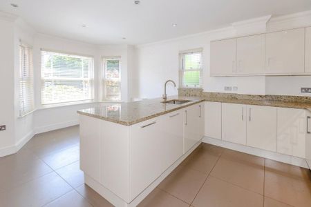 4 bedroom semi-detached house to rent - Photo 3