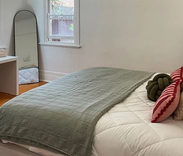 BEACHSIDE ART DECO GEM - GROUND FLOOR WITH COMMUNAL GARDEN! - Photo 5