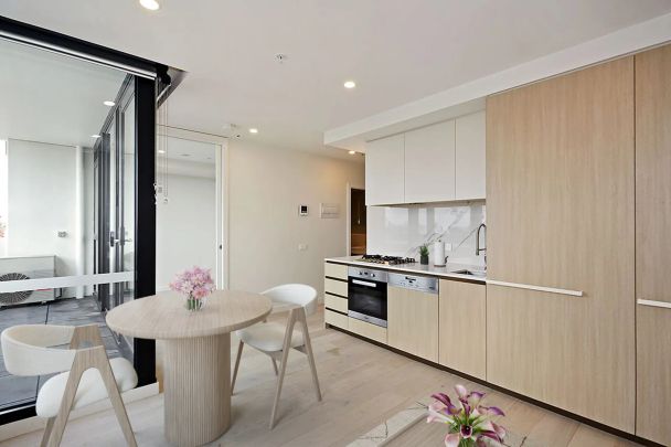 GREAT INNER CITY PAD WITH IMMACULATE INTERIORS - Photo 1