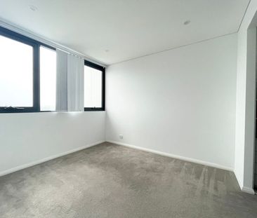 Spacious Bright 2 Bedroom Apartment - Photo 1