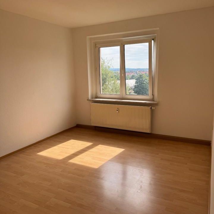 renovierte - 2 - Zimmer Dachgeschoss-Wohnung –mit Küche - Foto 1