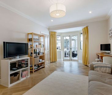 A beautifully presented period property in a prestigious private pa... - Photo 3