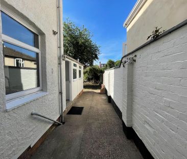 3 bedroom terraced house to rent - Photo 6