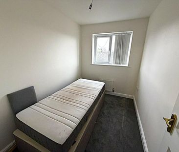 3 bedroom end of terrace house to rent - Photo 5