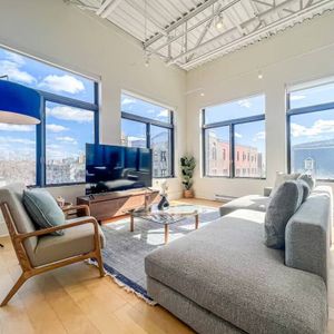 Luxury Furnished 2 Bed And 2 Bath Condo - Photo 2