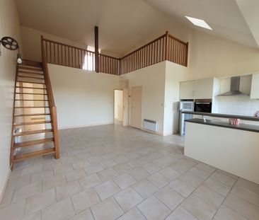 Location Appartement 3 pièces 82m² SABLE SUR SARTHE 72300 - Photo 1