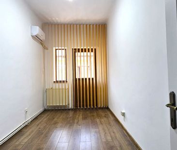 Apartament in vila, 4 camere, nemobilat, zona Hala Traian/Calarasilor - Photo 2