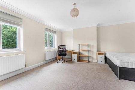 6 bedroom townhouse to rent - Photo 2