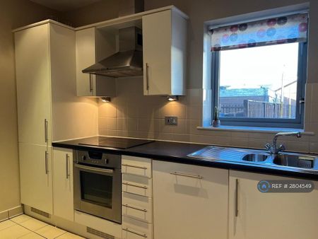 2 bedroom flat to rent - Photo 3