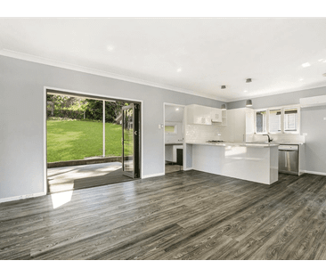 Charming Home With Modern Features - Photo 2