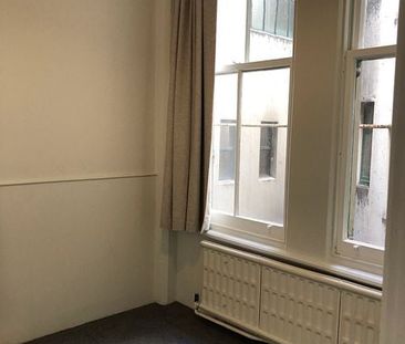 Central Wellington 4‑Bedroom Apartment - Photo 4